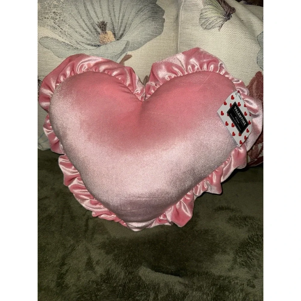 2 Pcs Heart‎ Shaped Accent Pillows Valentine's Day Ruffle Throw Red Pink New